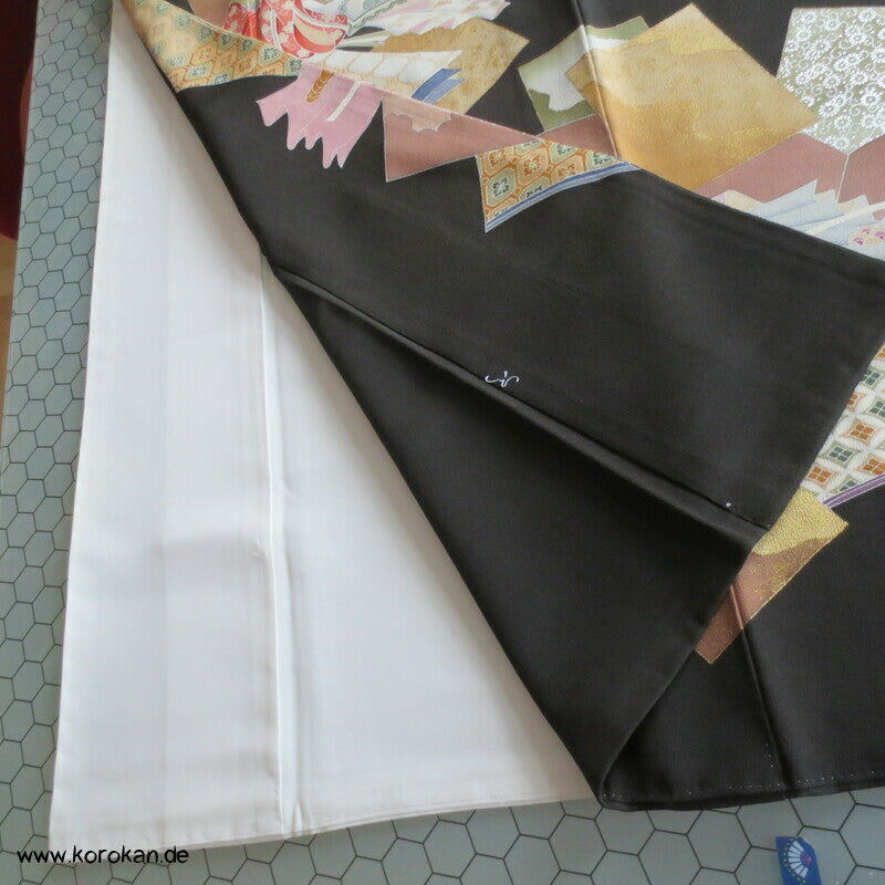 Junihitoe Hime und Verehrer Tomesode Kimono