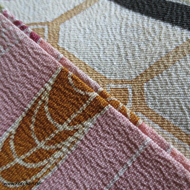 Junihitoe Hime und Verehrer Tomesode Kimono