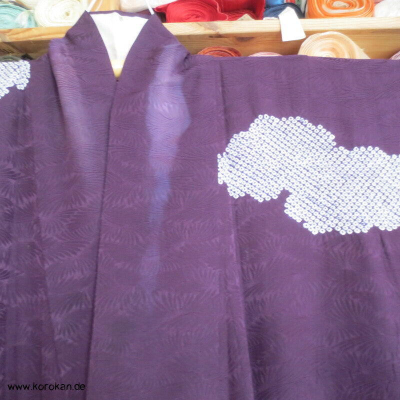 Shibori Wolkenmuster, aubergine Seidendamast Tsukesage Kimono