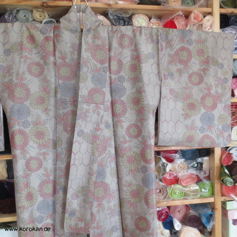 Kiku und Kikko Kasuri Tsumugiseiden Kimono