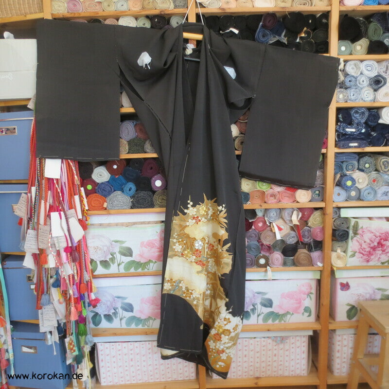 Tomesode, Ume und Bambus, viel Gold Seiden Karieba