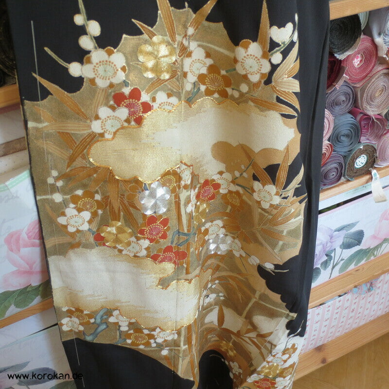 Tomesode, Ume und Bambus, viel Gold Seiden Karieba