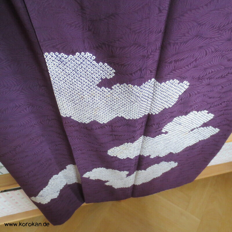 Shibori Wolkenmuster, aubergine Seidendamast Tsukesage Kimono