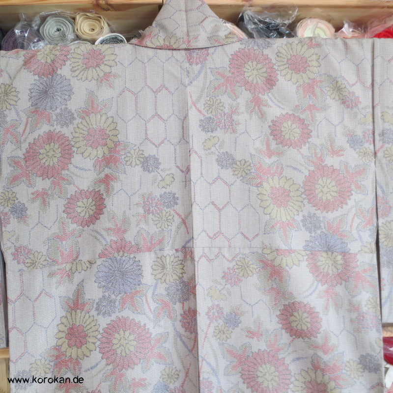 Kiku und Kikko Kasuri Tsumugiseiden Kimono