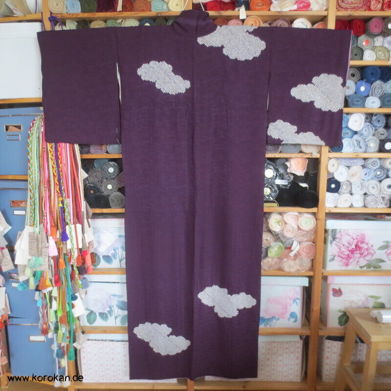 Shibori Wolkenmuster, aubergine Seidendamast Tsukesage Kimono