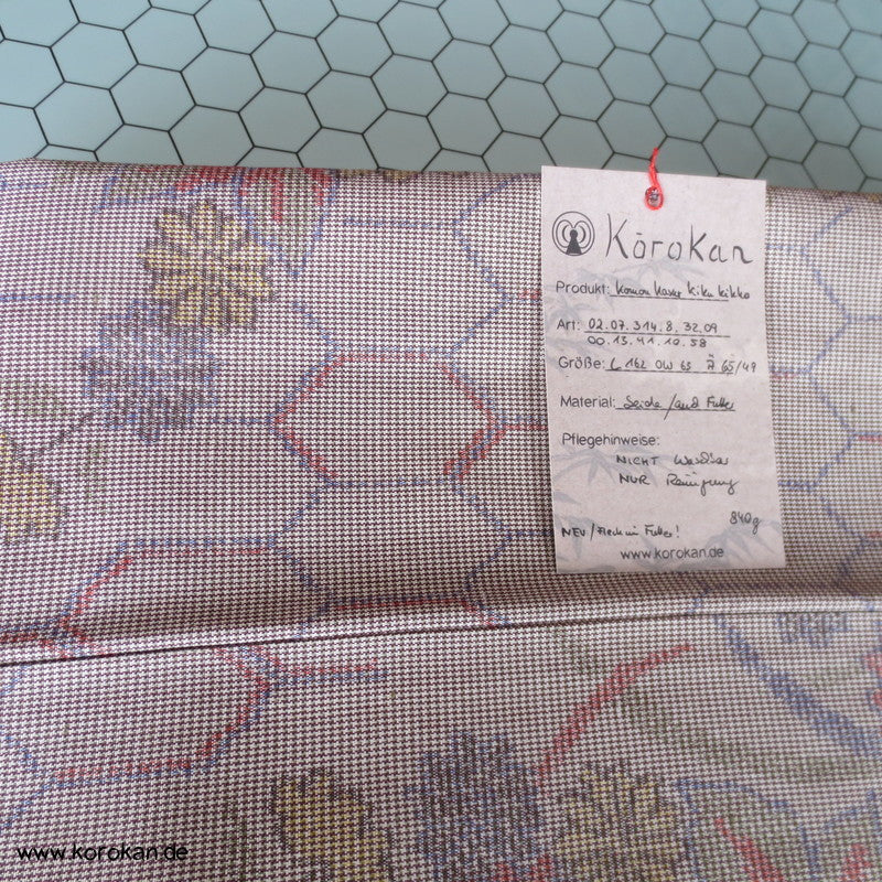 Kiku und Kikko Kasuri Tsumugiseiden Kimono