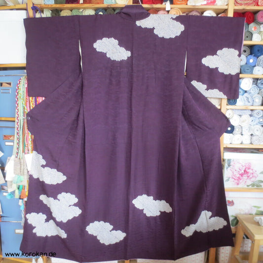 Shibori Wolkenmuster, aubergine Seidendamast Tsukesage Kimono
