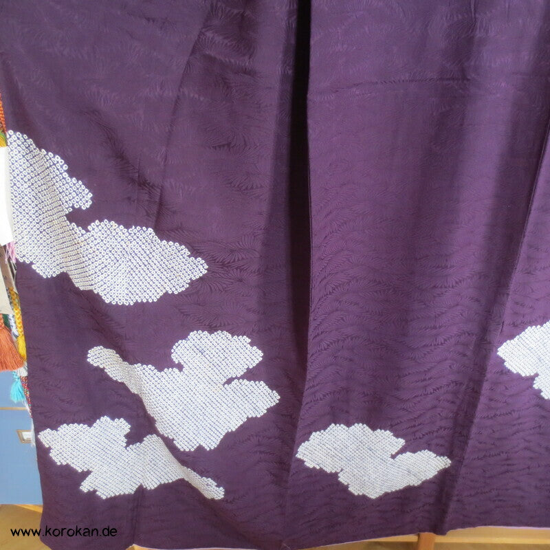 Shibori Wolkenmuster, aubergine Seidendamast Tsukesage Kimono