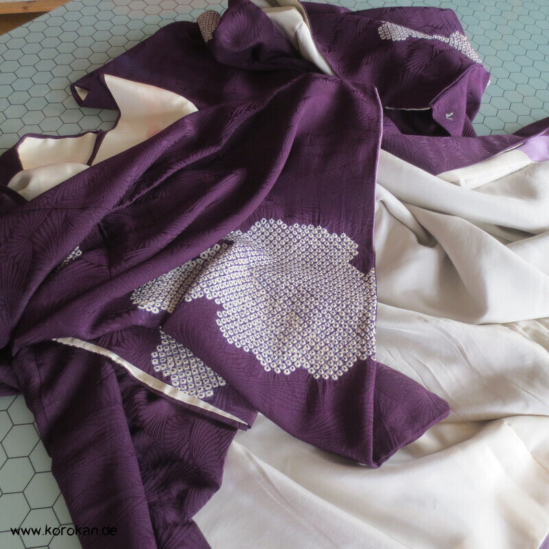 Shibori Wolkenmuster, aubergine Seidendamast Tsukesage Kimono