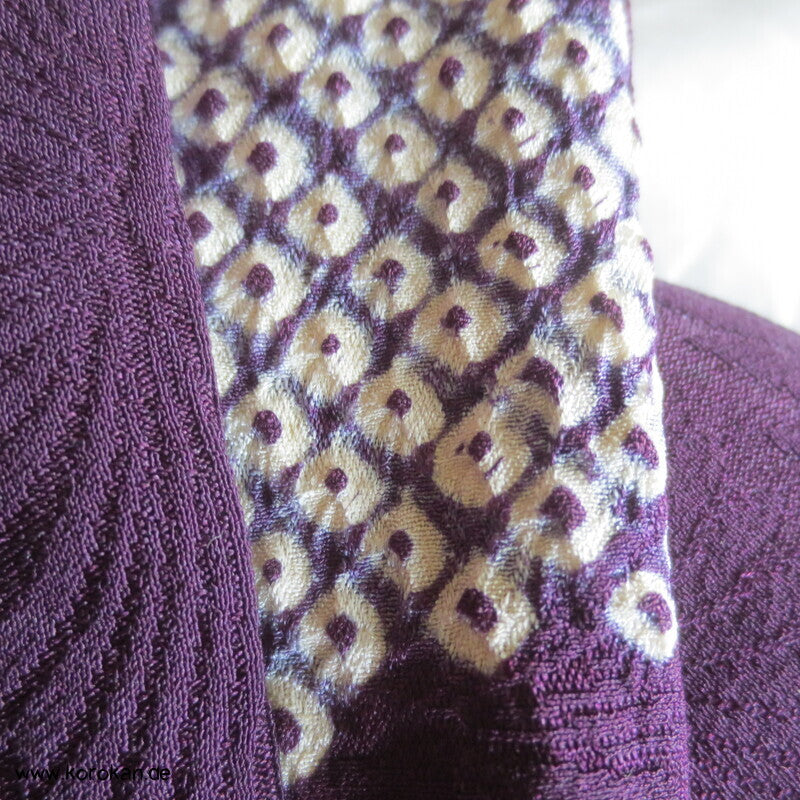 Shibori Wolkenmuster, aubergine Seidendamast Tsukesage Kimono