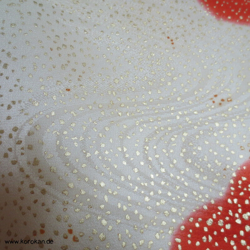 gestickte Schmetterlinge im goldenen Schneeschauer Seidendamast Furisode Kimono