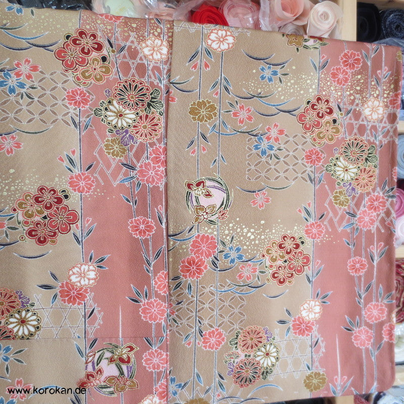 Sakura und Ume Blüten an Zweigen Komon Seiden Kimono