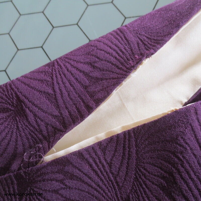 Shibori Wolkenmuster, aubergine Seidendamast Tsukesage Kimono