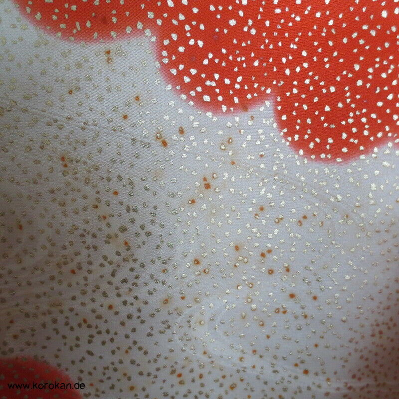 gestickte Schmetterlinge im goldenen Schneeschauer Seidendamast Furisode Kimono