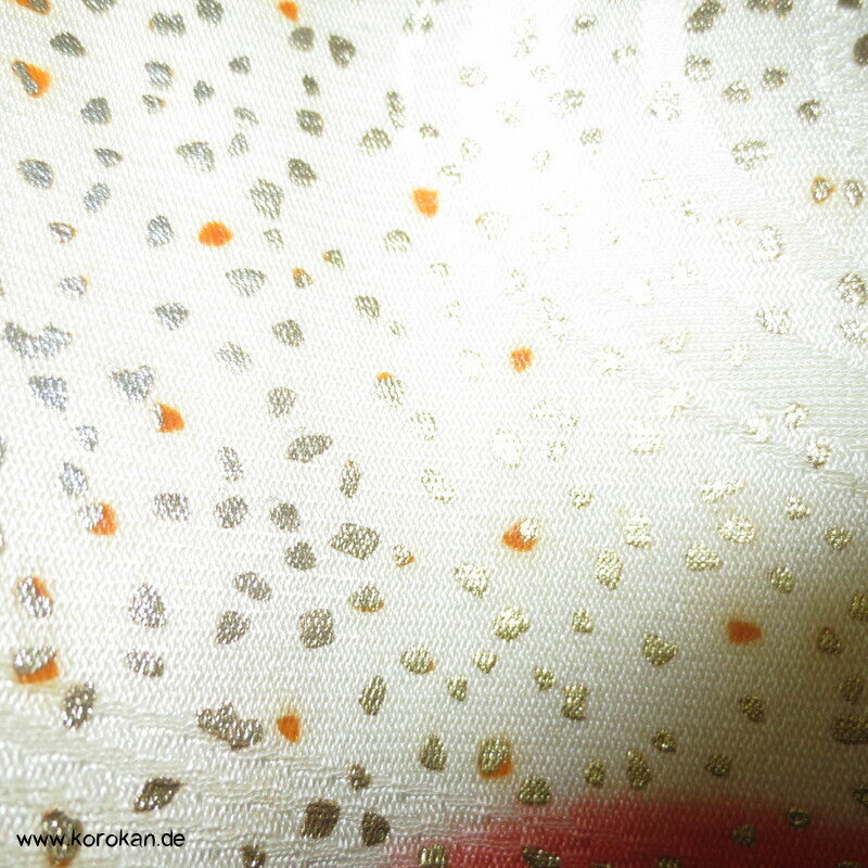 gestickte Schmetterlinge im goldenen Schneeschauer Seidendamast Furisode Kimono