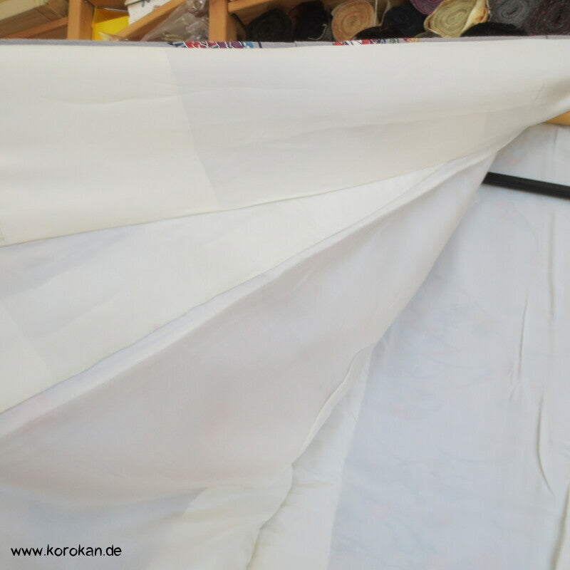 Bingata Motive auf grau Komon Kimono Seidencrepe
