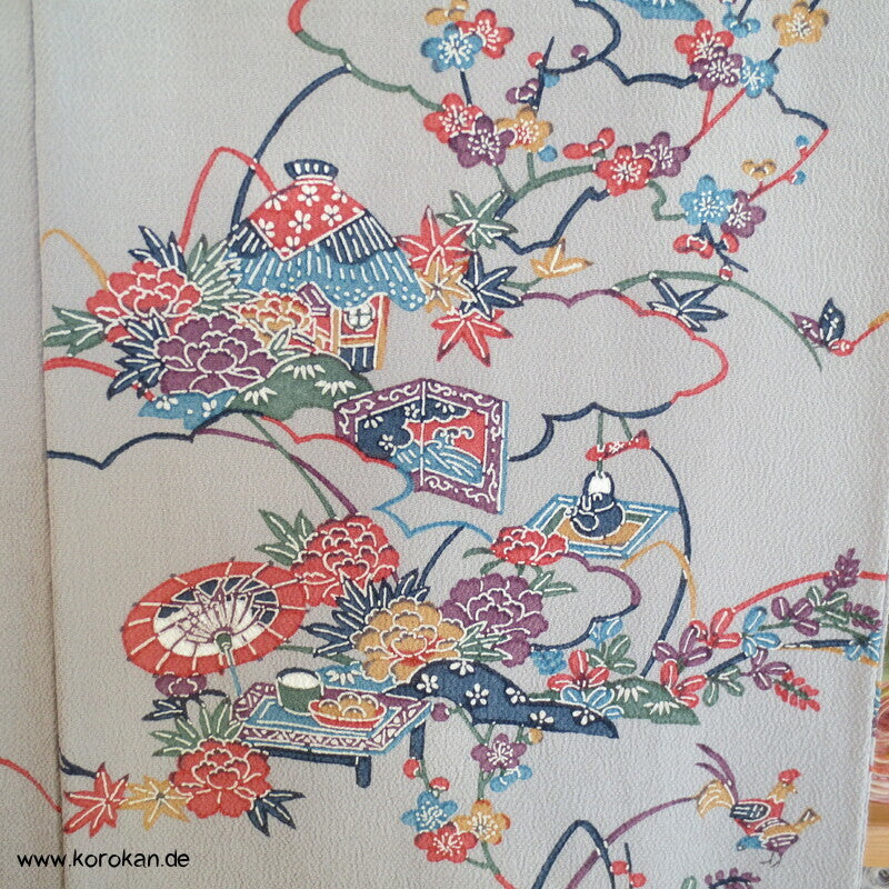 Bingata Motive auf grau Komon Kimono Seidencrepe