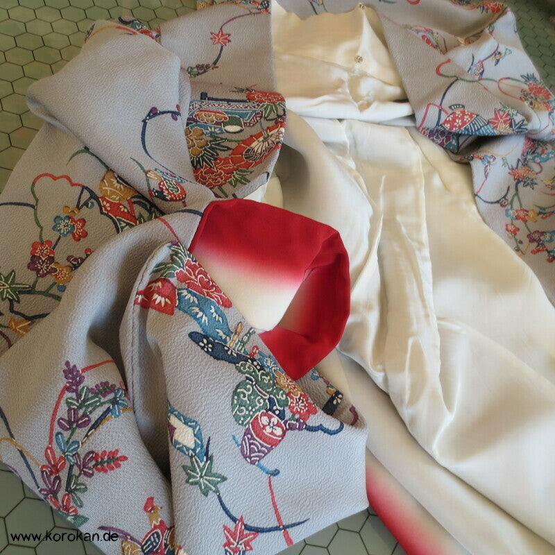 Bingata Motive auf grau Komon Kimono Seidencrepe