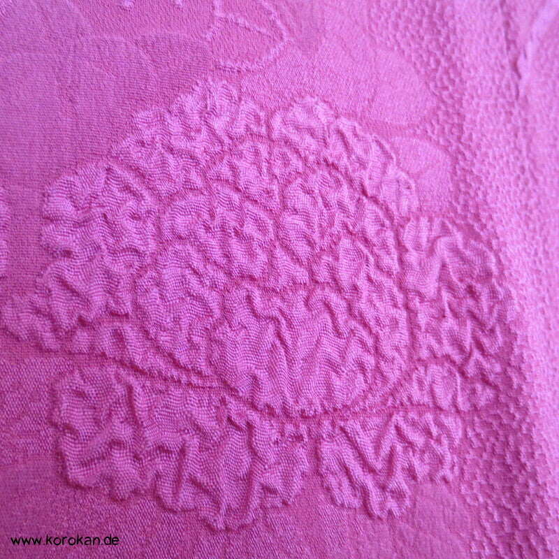 pinkfarbige Seiden Matelassé Mangiku Haori