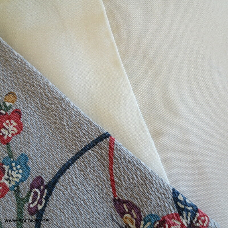 Bingata Motive auf grau Komon Kimono Seidencrepe