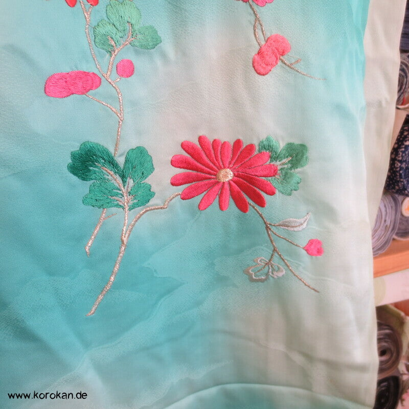 türkis Bokashi, üppige Stickerei Araihari Stoffstücke Seiden Karieba Furisode