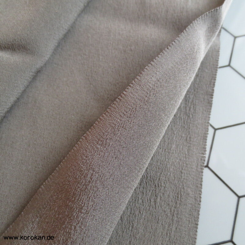 Haus und Bäume Shibori Heko Obi - olivfarbener Chirimen Crepe