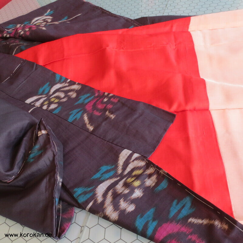 Japan Art Deco Chrysanthemen auf schwarz Meisen Seiden Kimono