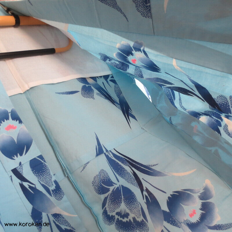 handgenähter japanischer Yukata Kimono, blaue Blume Baumwolle