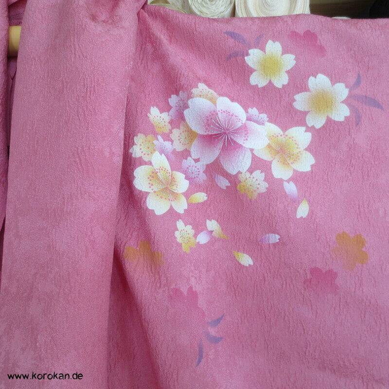 Sakura Traum Furisode Kimono Seidendamast Karieba Stoff