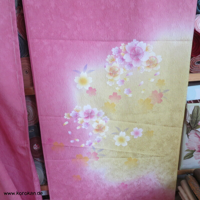 Sakura Traum Furisode Kimono Seidendamast Karieba Stoff