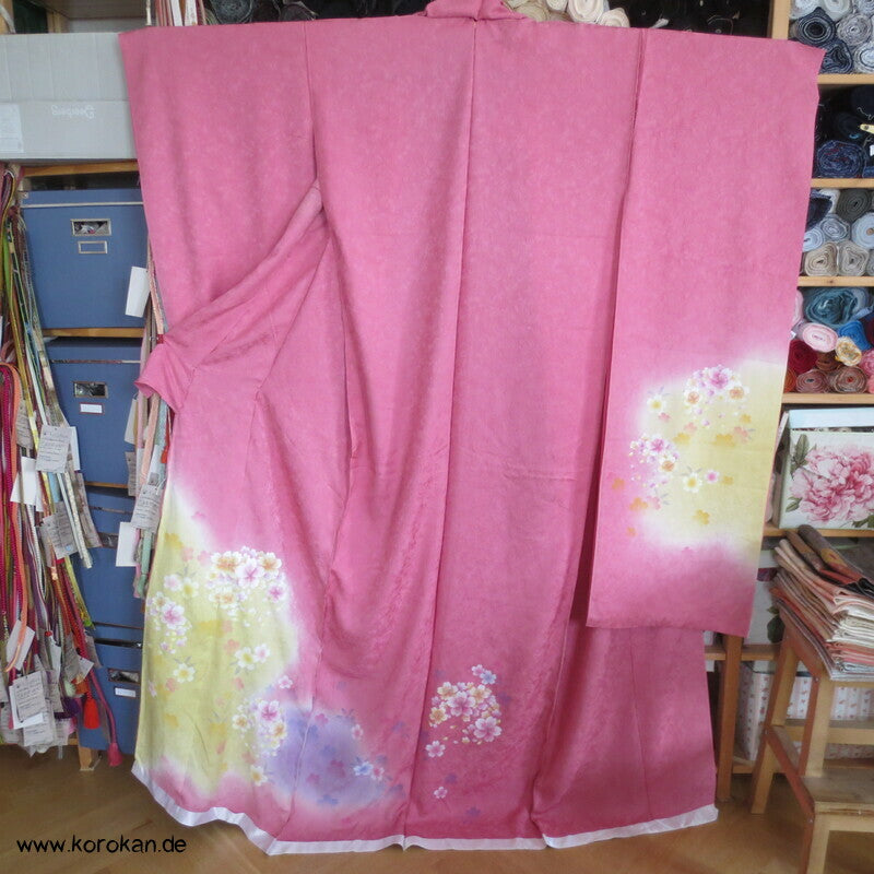 Sakura Traum Furisode Kimono Seidendamast Karieba Stoff