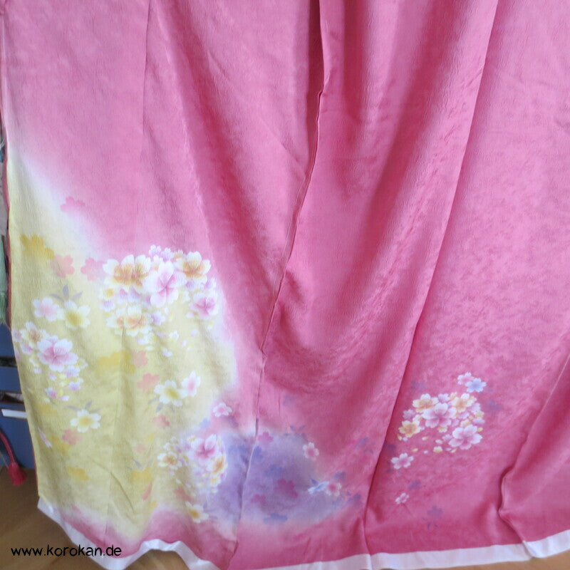 Sakura Traum Furisode Kimono Seidendamast Karieba Stoff