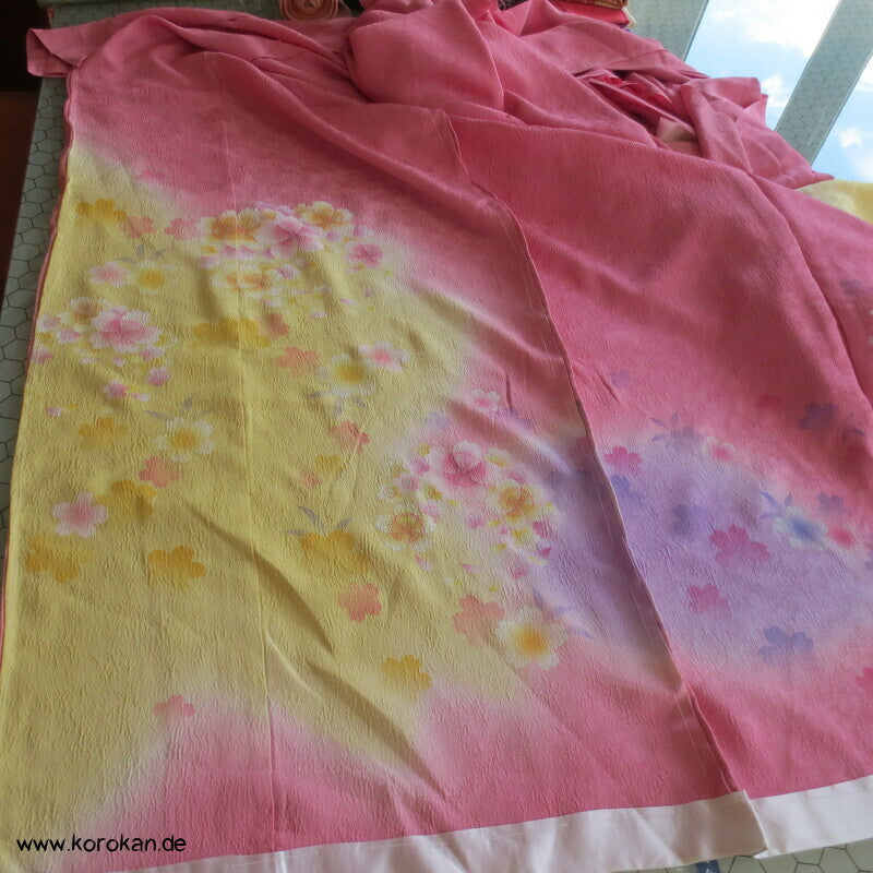 Sakura Traum Furisode Kimono Seidendamast Karieba Stoff
