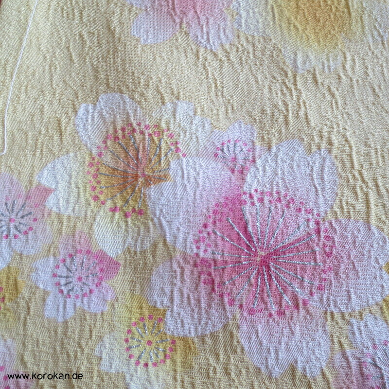 Sakura Traum Furisode Kimono Seidendamast Karieba Stoff