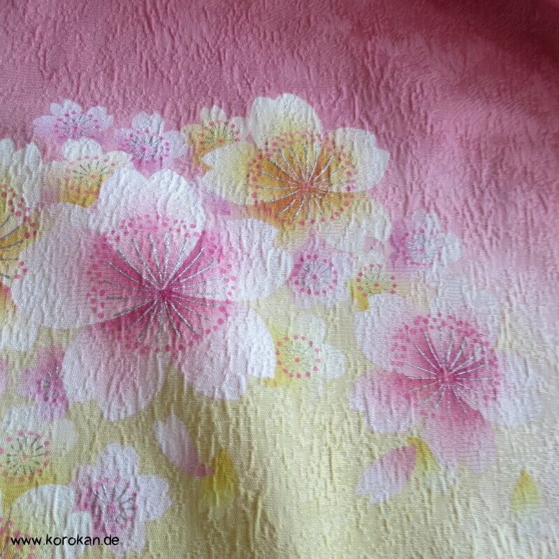 Sakura Traum Furisode Kimono Seidendamast Karieba Stoff