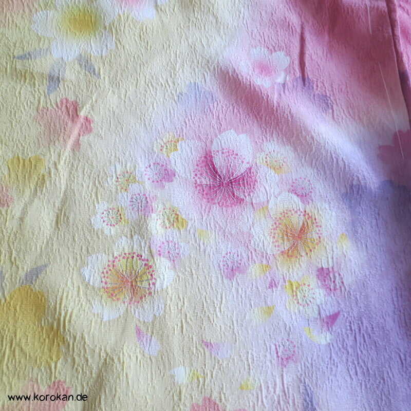 Sakura Traum Furisode Kimono Seidendamast Karieba Stoff