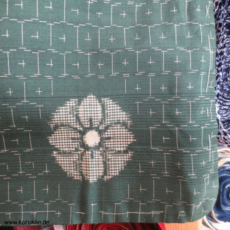 Kikko, Blumensignets japanischer Meisen Seiden Art Deco Kimono