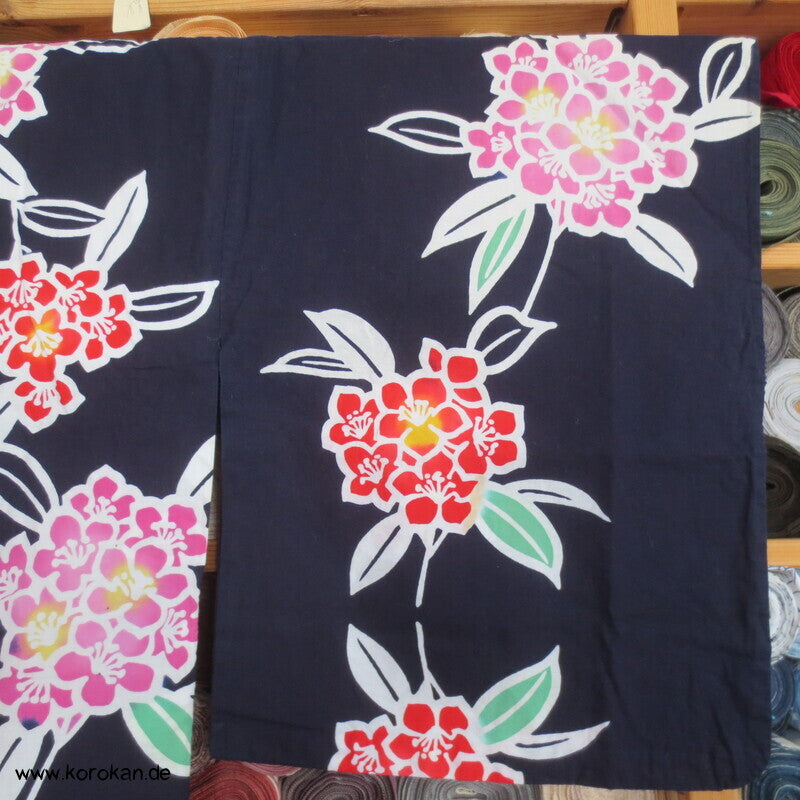 Japan Baumwoll Yukata Kimono bunte Hydrangea auf dunkelblau