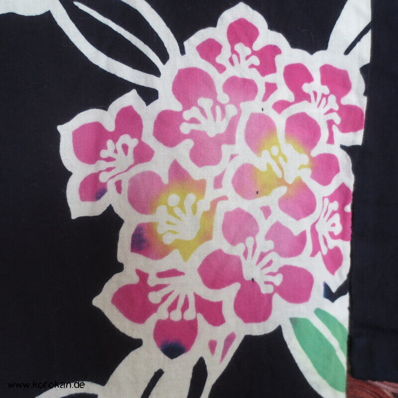Japan Baumwoll Yukata Kimono bunte Hydrangea auf dunkelblau