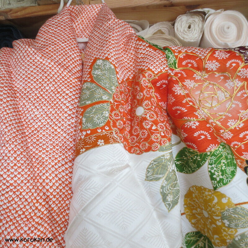 Rose, Kanoko Furisode Kimono, Seidendamast Karieba Stoff, Goldstickerei