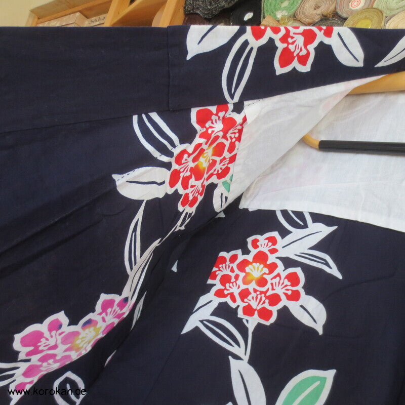 Japan Baumwoll Yukata Kimono bunte Hydrangea auf dunkelblau