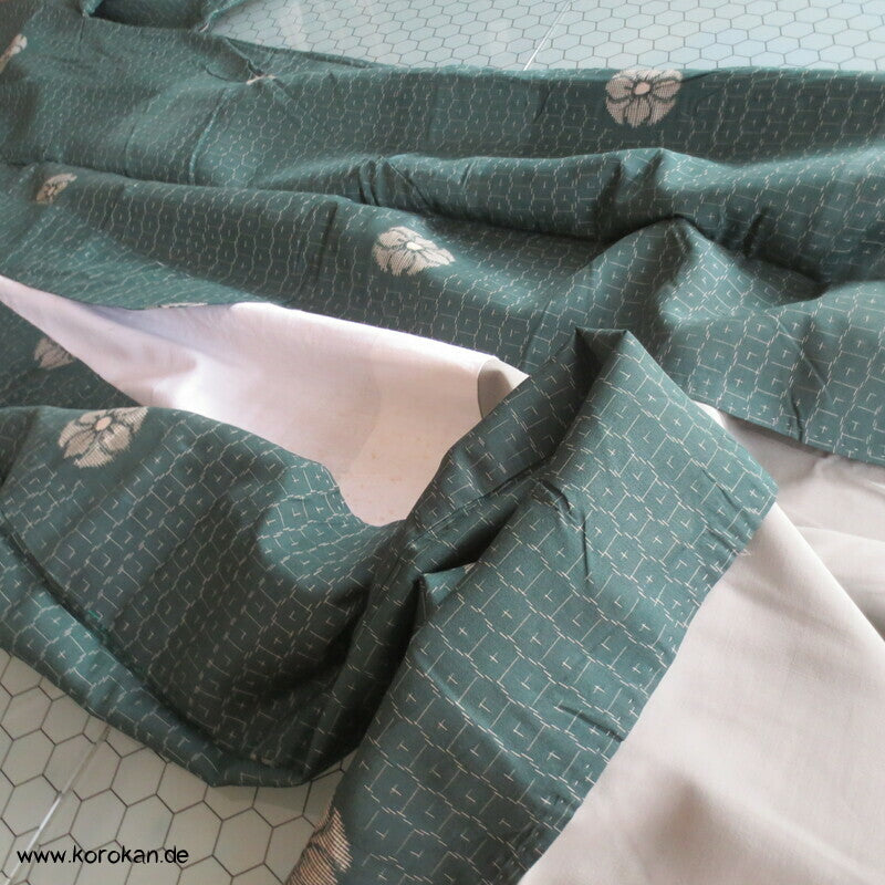 Kikko, Blumensignets japanischer Meisen Seiden Art Deco Kimono