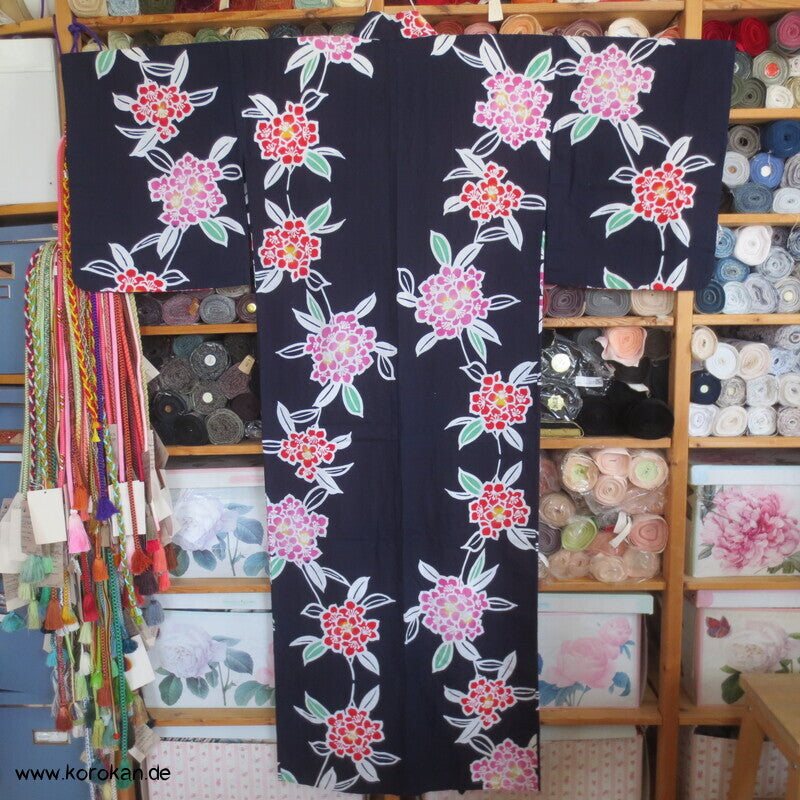 Japan Baumwoll Yukata Kimono bunte Hydrangea auf dunkelblau