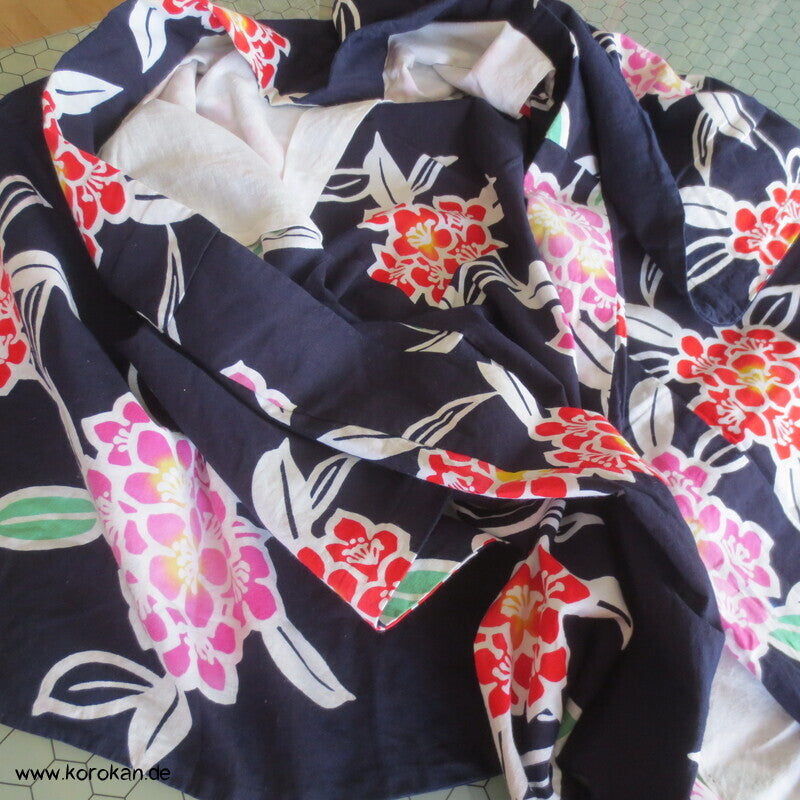 Japan Baumwoll Yukata Kimono bunte Hydrangea auf dunkelblau