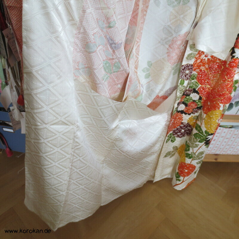 Rose, Kanoko Furisode Kimono, Seidendamast Karieba Stoff, Goldstickerei