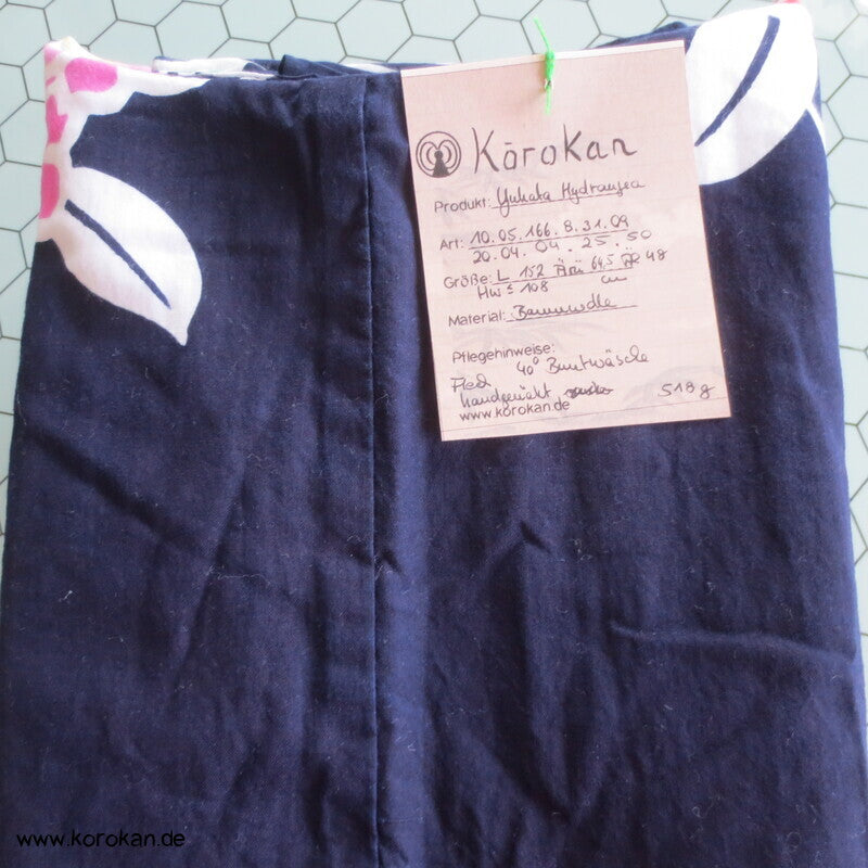 Japan Baumwoll Yukata Kimono bunte Hydrangea auf dunkelblau