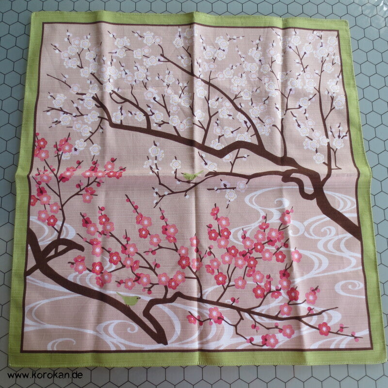 rote und weiße Umeblüten Furoshiki japanisches Tragetuch