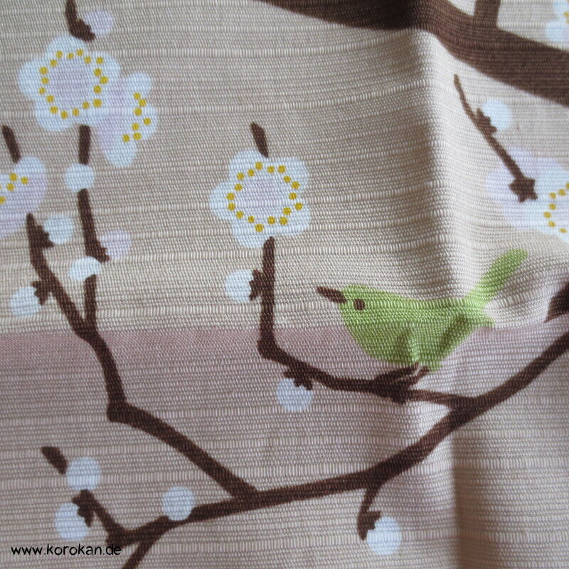 rote und weiße Umeblüten Furoshiki japanisches Tragetuch