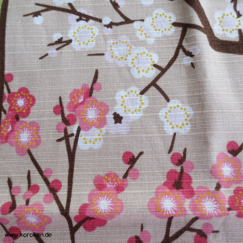 rote und weiße Umeblüten Furoshiki japanisches Tragetuch