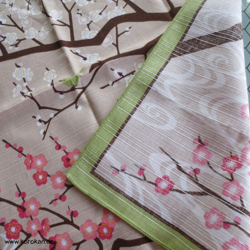 rote und weiße Umeblüten Furoshiki japanisches Tragetuch